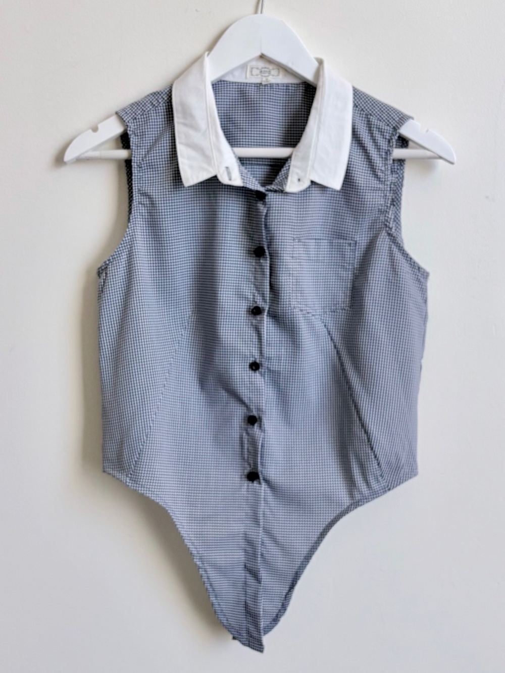 Tie front gingham sleeveless blouse M  NWOT